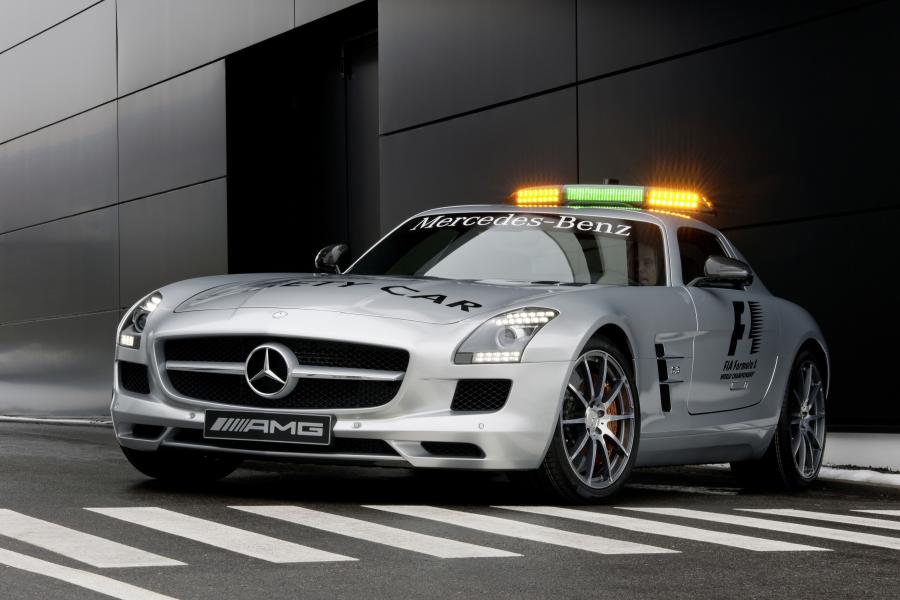  Mercedes-Benz SLS AMG F1 Safety Car 2010 года  (фото 25 из 46)